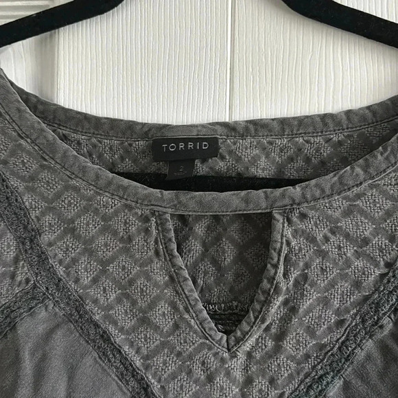 Torrid Charcoal Gray Boho Top Bell Sleeves size 2X - Picture 3 of 5